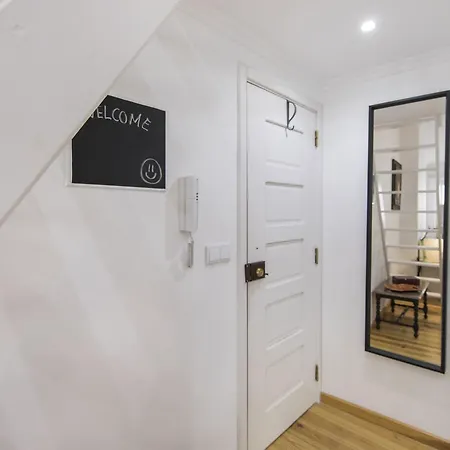 Vintage Flat In Graca Lisbon